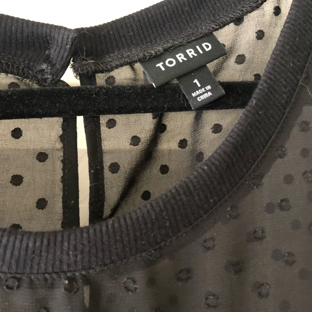 Torrid black chiffon crinkle polka dot blouse - Size 1 (xxl) - Picture 2 of 4